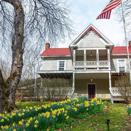 Moore House Inn & Cabins Marlinton Εξωτερικό φωτογραφία