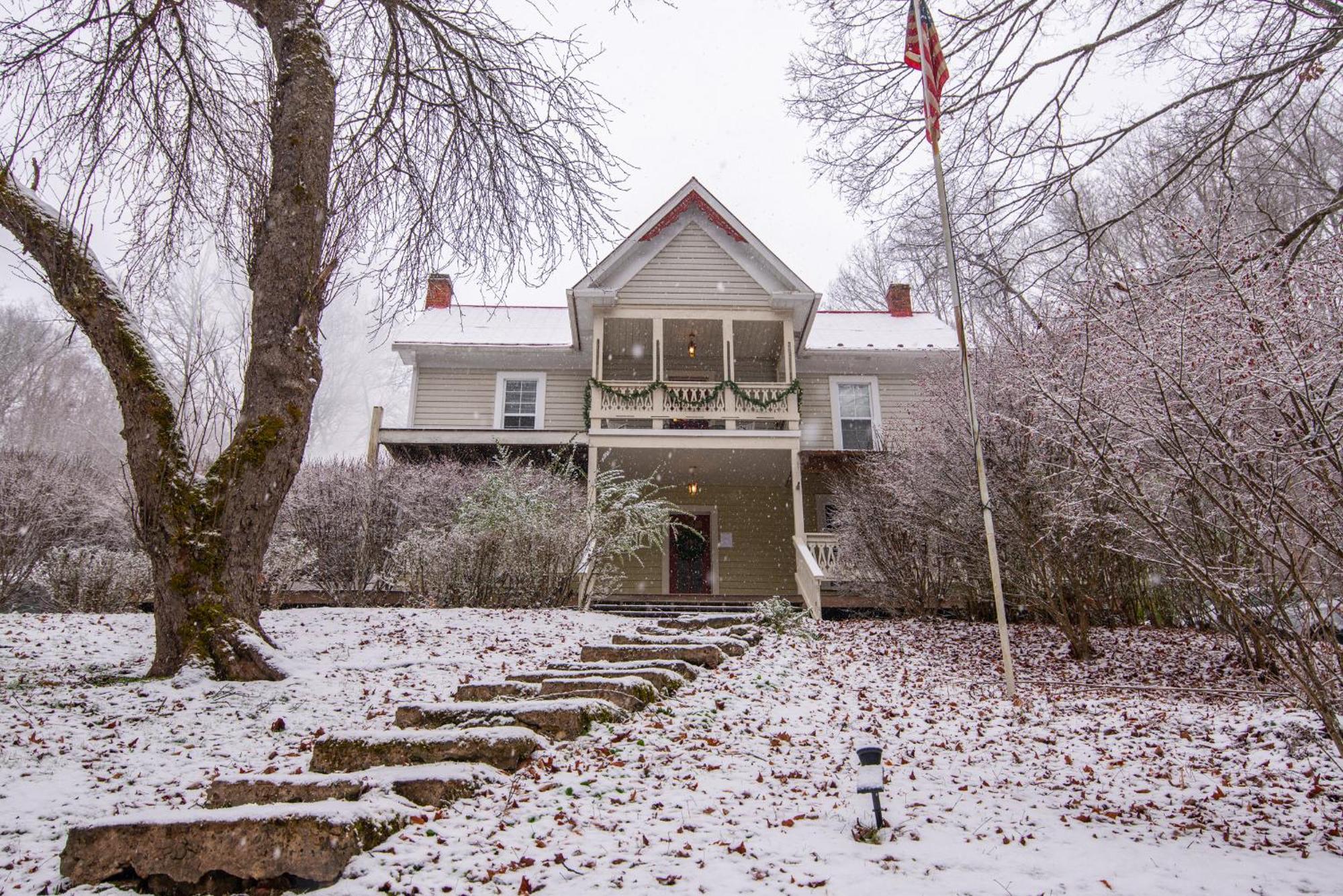 Moore House Inn & Cabins Marlinton Εξωτερικό φωτογραφία