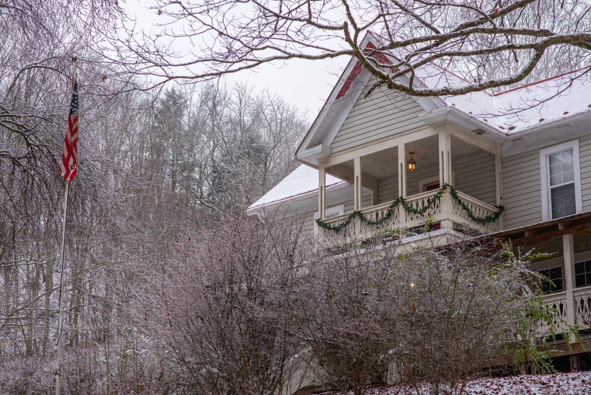 Moore House Inn & Cabins Marlinton Εξωτερικό φωτογραφία