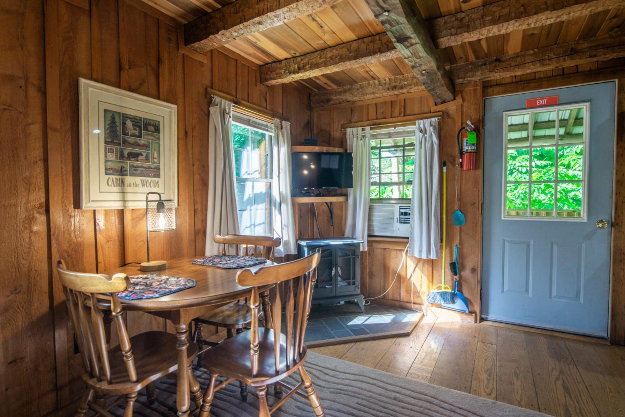 Moore House Inn & Cabins Marlinton Δωμάτιο φωτογραφία