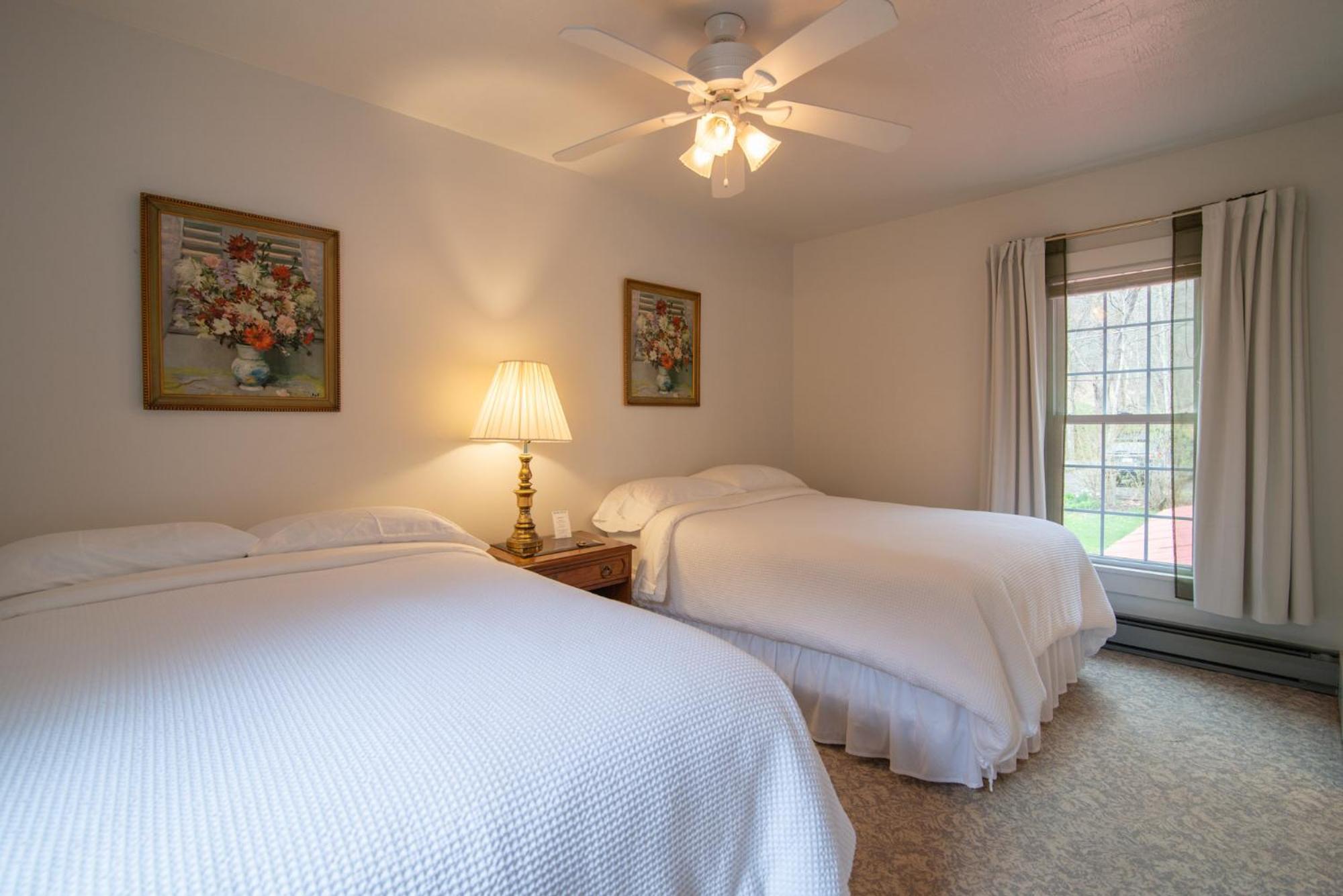 Moore House Inn & Cabins Marlinton Εξωτερικό φωτογραφία